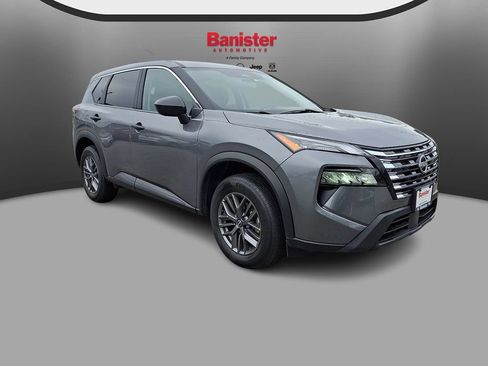 Used 2024 Nissan Rogue S AWD/4WD image 3