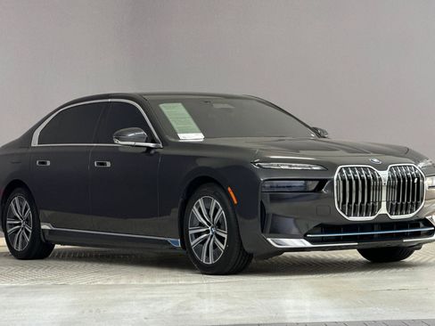 Certified 2023 BMW i7 xDrive60 AWD/4WD image 6