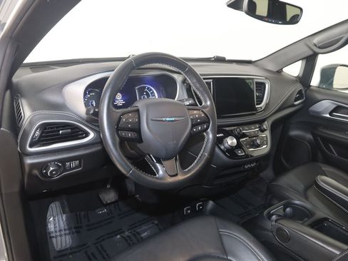 Used 2021 Chrysler Pacifica Touring-L w/ S Appearance Package FWD image 29