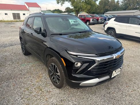 Used 2026 Chevrolet TrailBlazer LT FWD image 2