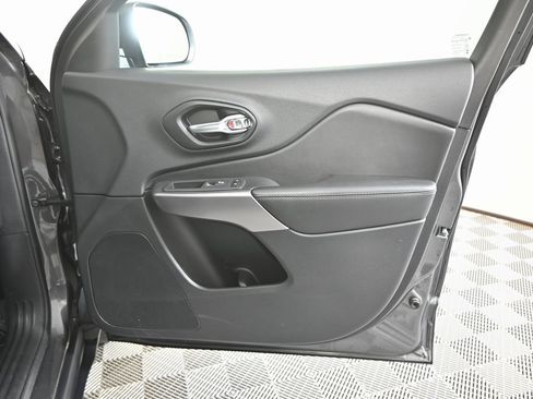 Used 2022 Jeep Cherokee Limited image 12