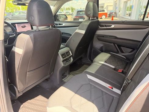Certified 2025 Volkswagen Atlas Peak Edition SE AWD/4WD image 16