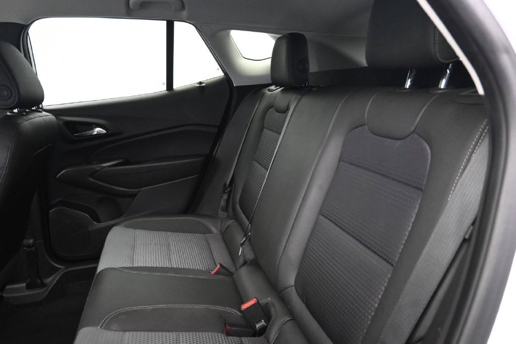 Used 2025 Chevrolet Trax LT FWD image 14