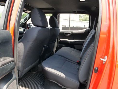 Used 2017 Toyota Tacoma TRD Sport w/ Premium & Technology Package AWD/4WD image 27