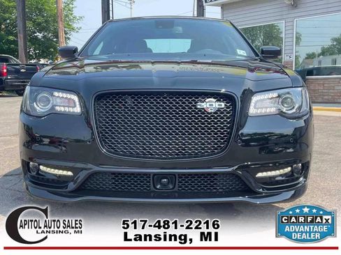 Used 2023 Chrysler 300 C image 5