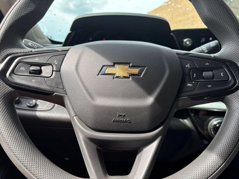 Used 2025 Chevrolet Trax LT FWD image 22