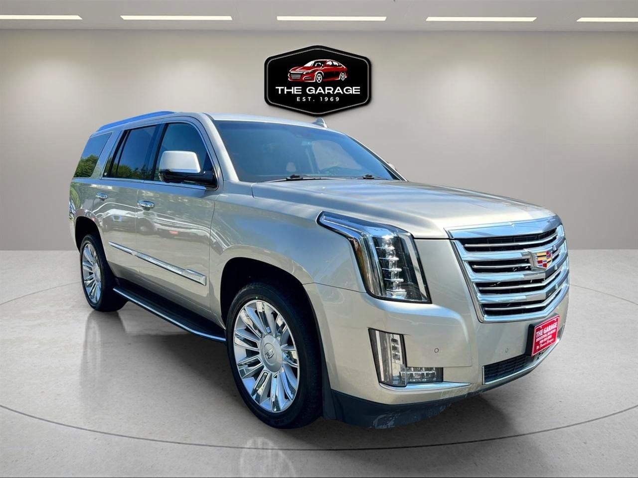 Used 2015 Cadillac Escalade Platinum AWD/4WD image 5
