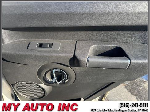 Used 2010 Jeep Commander Sport w/ Sun/Sound Group image 33