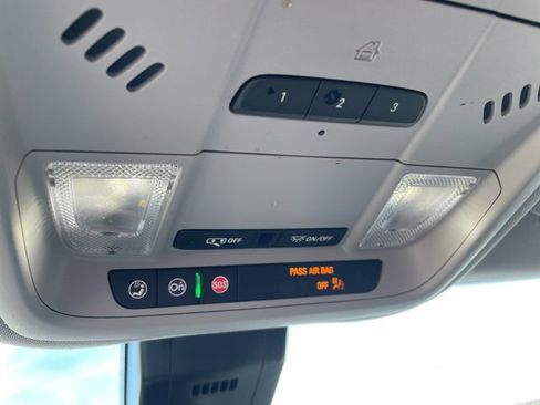 Used 2024 GMC Terrain SLT image 25