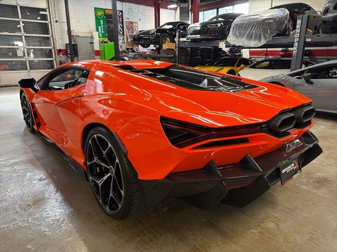 Used 2024 Lamborghini Revuelto image 8