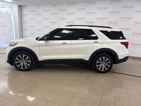 Certified 2023 Ford Explorer ST-Line AWD/4WD image 2