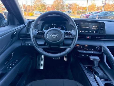 Certified 2025 Hyundai Elantra Sport image 13