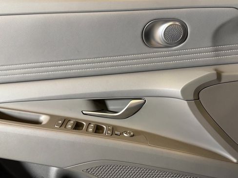 Used 2025 Hyundai Elantra Sport image 18