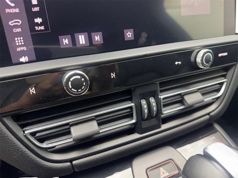 Used 2023 Porsche Macan image 64