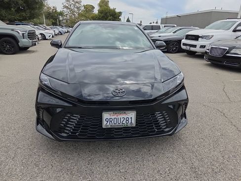 Used 2025 Toyota Camry XSE FWD image 8