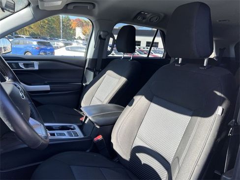 Used 2022 Ford Explorer XLT image 11