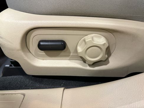 Used 2018 Ford Taurus SEL FWD image 14