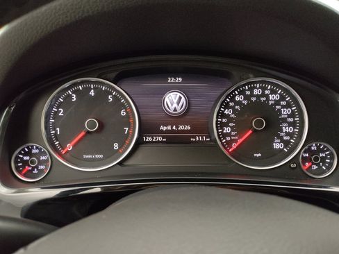 Used 2016 Volkswagen Touareg Sport image 23