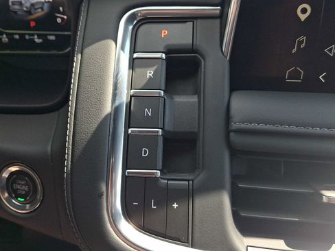 Used 2023 GMC Yukon SLE w/ Gmc Pro Safety Plus Package AWD/4WD image 17
