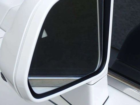 Certified 2025 Rolls-Royce Cullinan AWD/4WD image 26