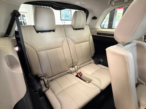 Used 2020 Land Rover Discovery SE AWD/4WD image 21