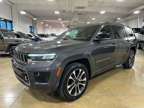 Used 2021 Jeep Grand Cherokee L Overland w/ Luxury Tech Group IV image 3