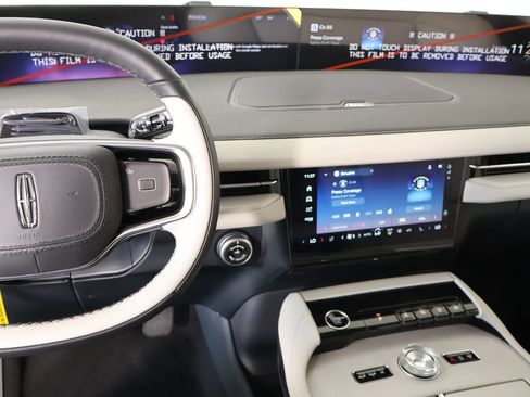 New 2026 Lincoln Navigator Premiere AWD/4WD image 5