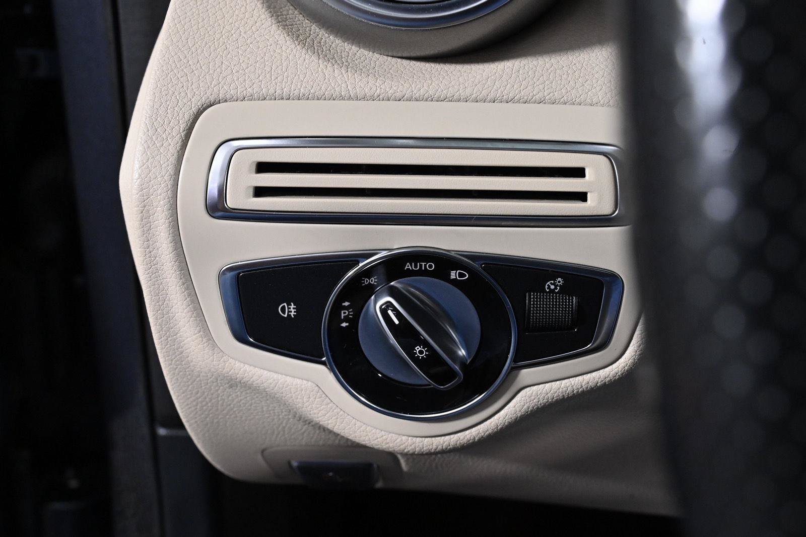Used 2015 Mercedes-Benz C 300 4MATIC Sedan image 23