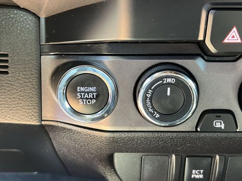 Used 2023 Toyota Tacoma TRD Off-Road AWD/4WD image 28