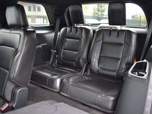 Used 2018 Ford Explorer Platinum AWD/4WD image 31