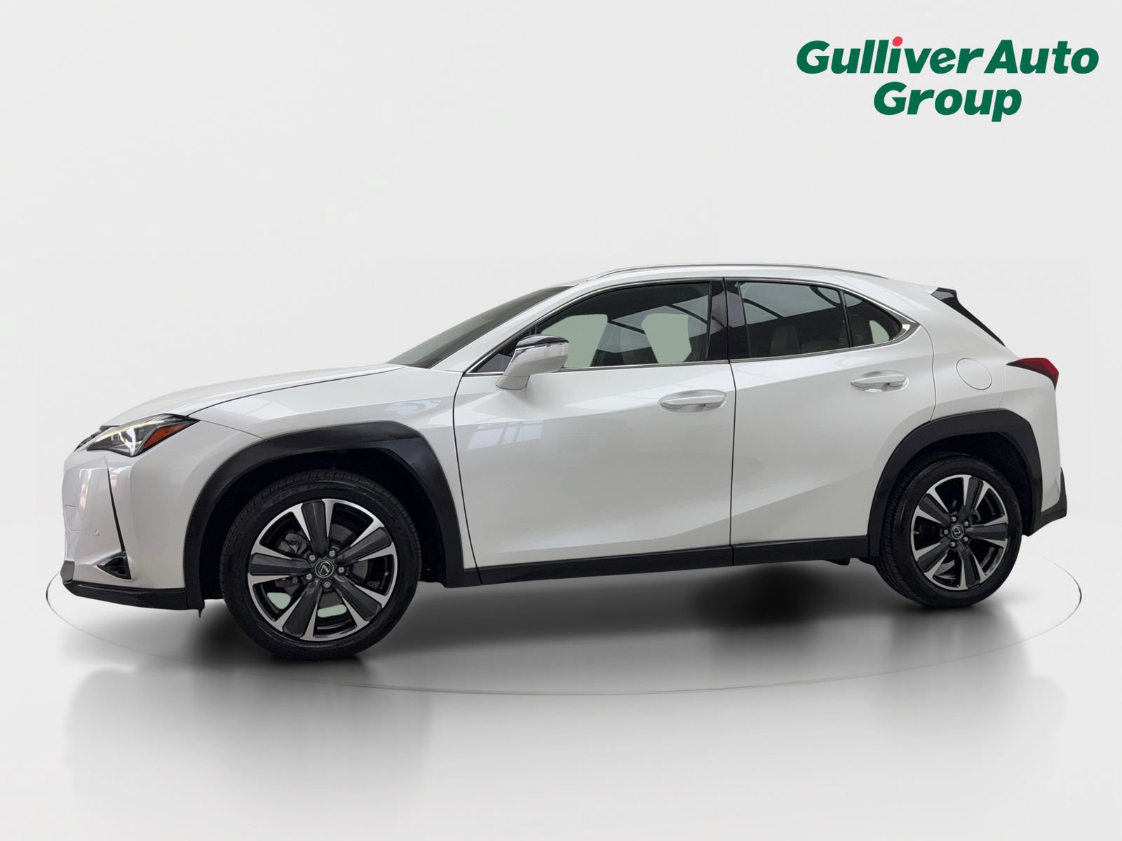 Used 2022 Lexus UX 200 w/ Accessory Package (Z2) FWD image 2