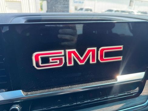 Used 2022 GMC Sierra 1500 SLT w/ X31 Off-Road Package AWD/4WD image 18