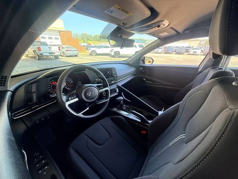 Used 2023 Hyundai Elantra SEL w/ Cargo Package FWD image 14