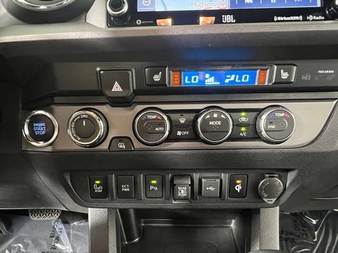 Used 2020 Toyota Tacoma TRD Sport w/ TRD Premium Sport Package AWD/4WD image 23