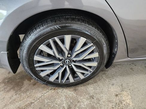 Used 2024 Nissan Altima 2.5 SV FWD image 38