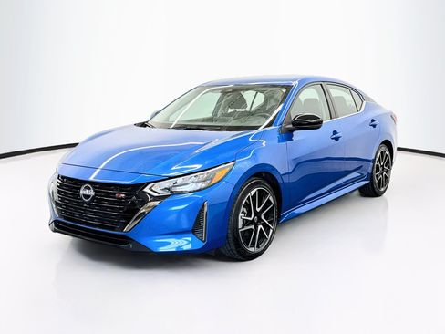Used 2025 Nissan Sentra SR FWD image 3
