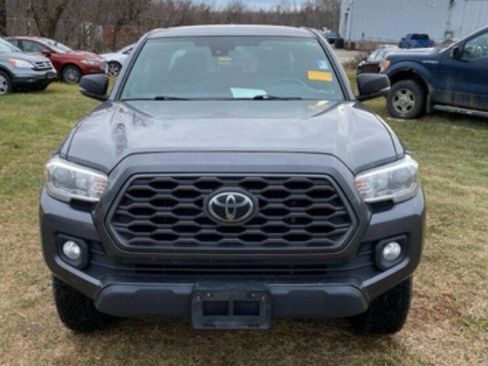 Used 2020 Toyota Tacoma TRD Off-Road w/ Technology Package image 16