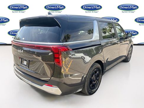 Used 2025 Kia Carnival FWD image 7