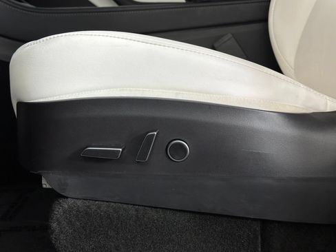 Used 2022 Tesla Model Y Performance AWD/4WD image 11