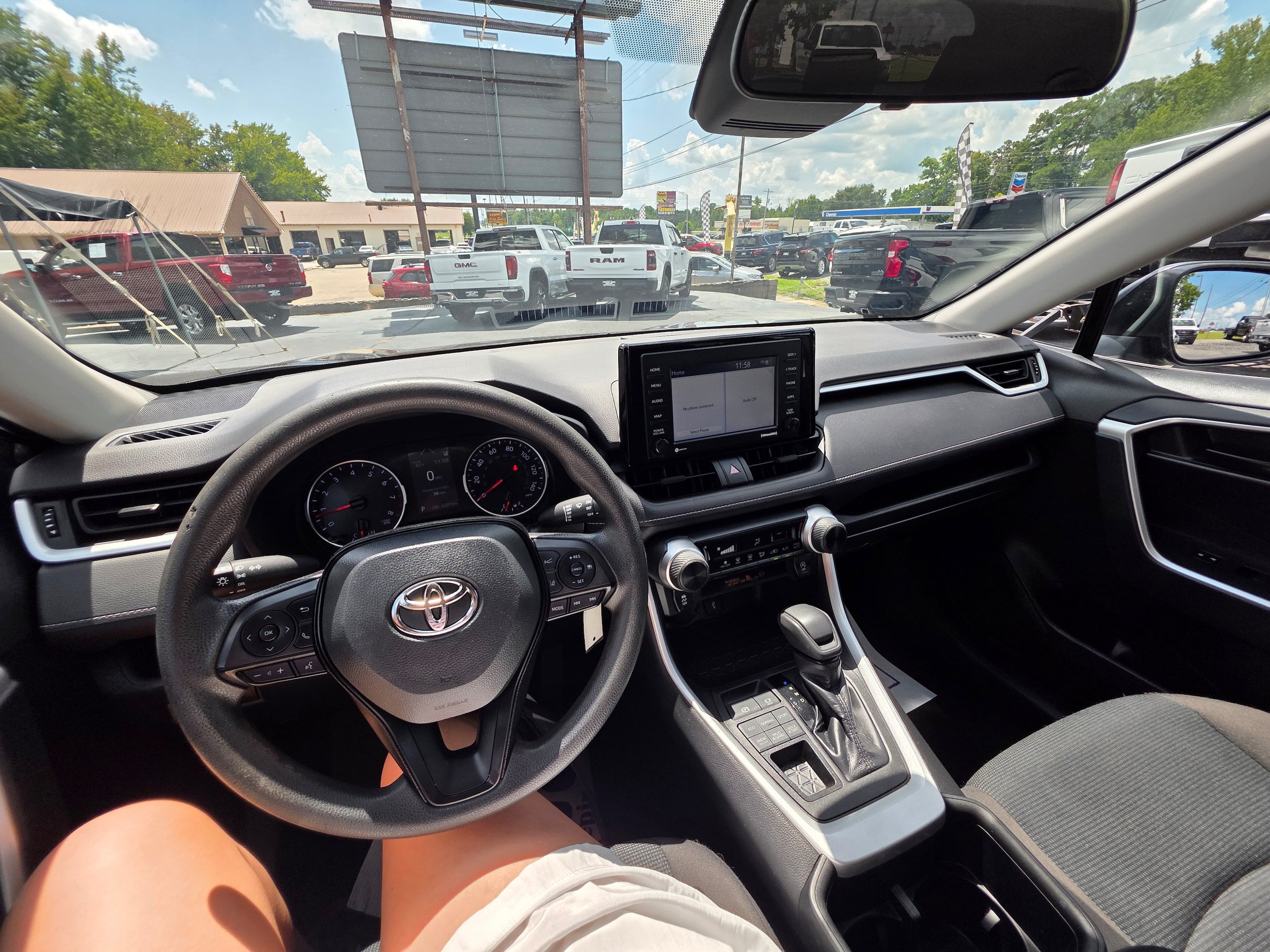 Used 2022 Toyota RAV4 LE w/ Carpet Mat Package (TMS) AWD/4WD image 13