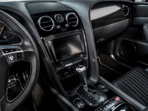 Used 2018 Bentley Flying Spur S V8 image 19