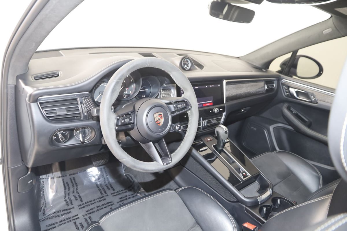 Used 2023 Porsche Macan GTS w/ GTS Sport Package AWD/4WD image 33