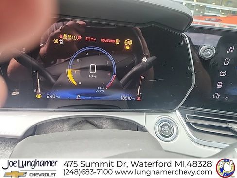 Used 2024 Chevrolet Trax LT w/ Sunroof Package FWD image 14