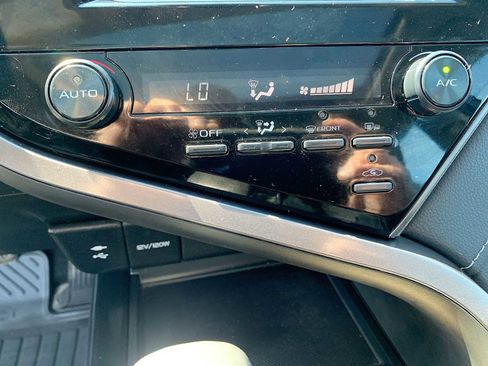 Used 2019 Toyota Camry SE w/ Convenience Package image 17