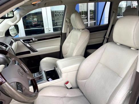 Used 2019 Lexus GX 460 Premium w/ Premium Package AWD/4WD image 11