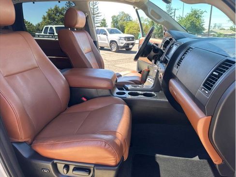 Used 2018 Toyota Tacoma TRD Off-Road w/ Technology Package image 39