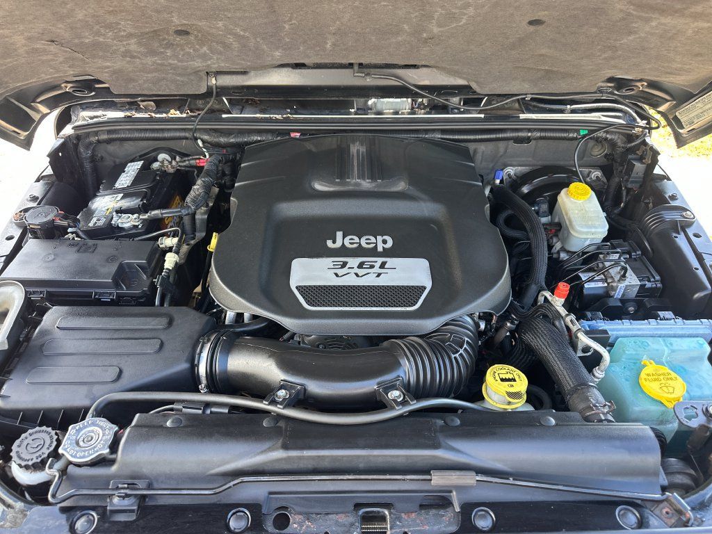 Used 2012 Jeep Wrangler Sahara w/ Connectivity Group AWD/4WD image 18