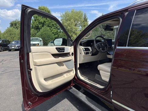 Used 2018 Lincoln Navigator L Reserve w/ Technology Package AWD/4WD image 23