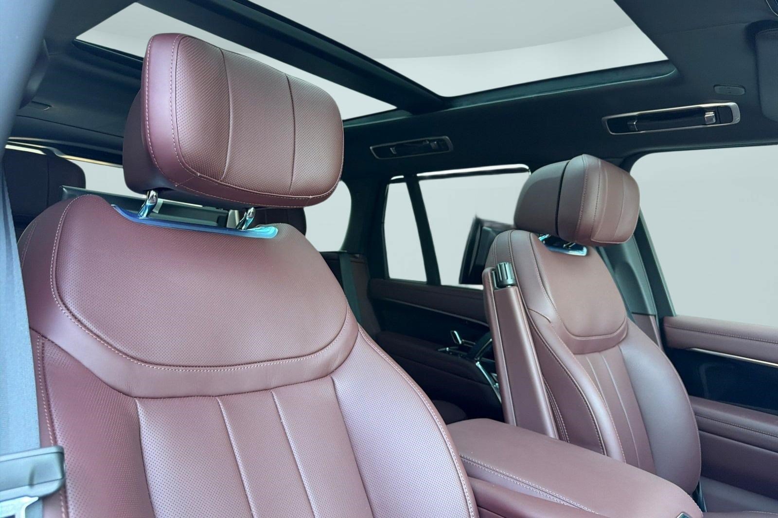 New 2026 Land Rover Range Rover Autobiography AWD/4WD image 21