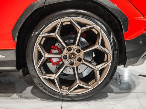 Used 2024 Lamborghini Urus Performante AWD/4WD image 14